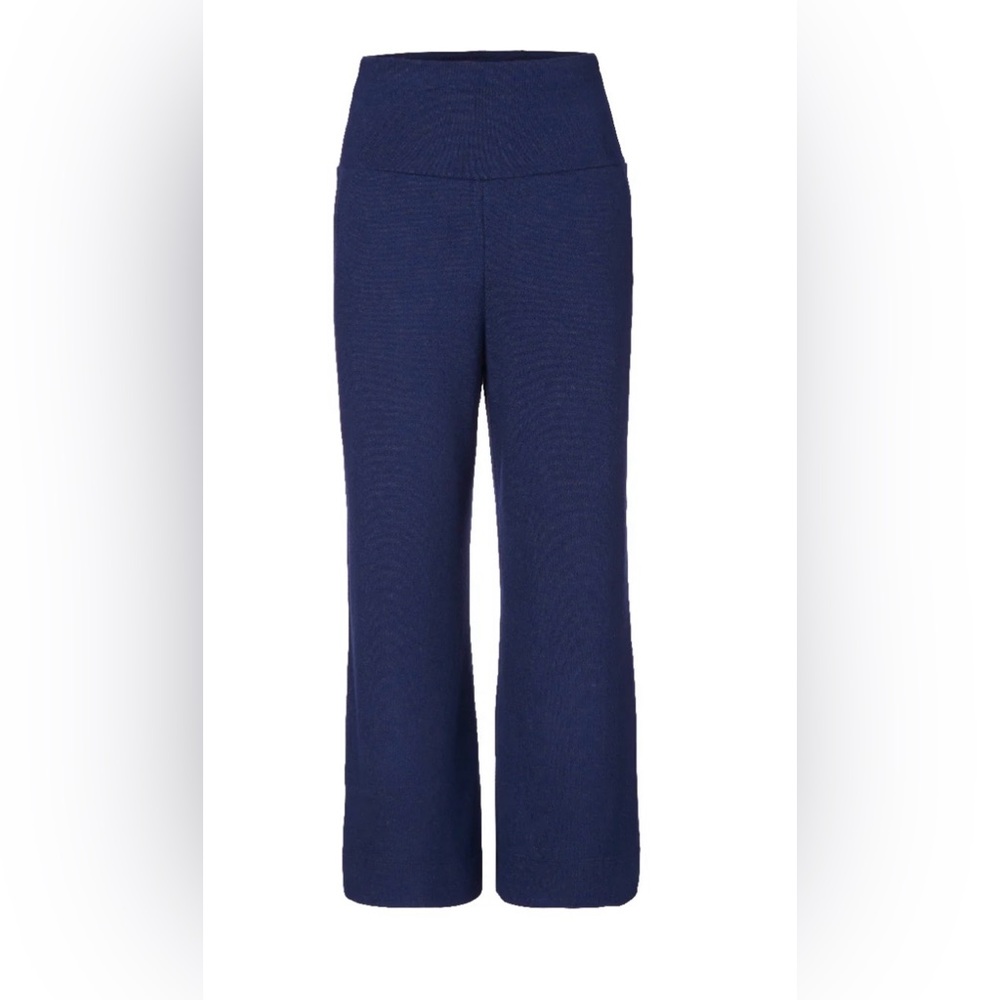 CAbi Women's cuddle Crop